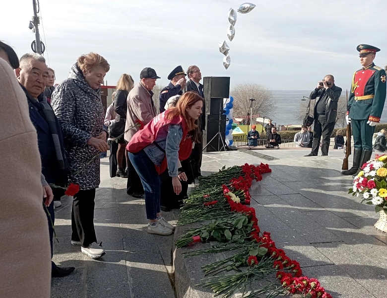 Митинг - концерт и возложение цветов к памятнику Ю.А. Гагарину